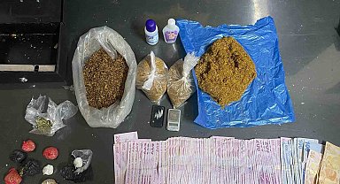 Takibe alınan araçtan 4 binden fazla uyuşturucu hap çıktı