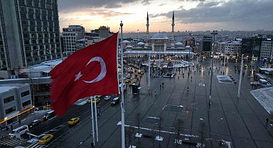 Taksim'de kartpostallık karlı gün batımı