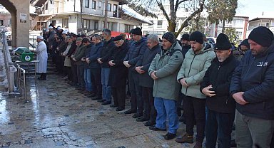 Tamir etmek istediği tırın altında kalmıştı: Son yolculuğuna uğurlandı