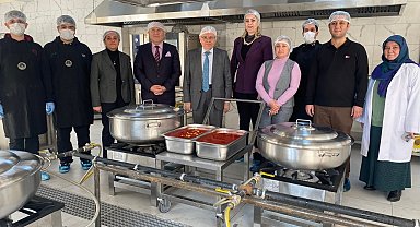 Taşımalı öğrencilerin yemekleri meslek liselilerden