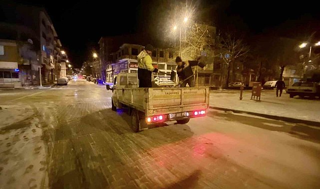 Taşköprü Belediyesi'nden kar mesaisi