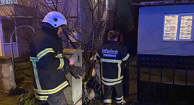 Tekirdağ'da ev yangını: 2 kişi dumandan etkilendi