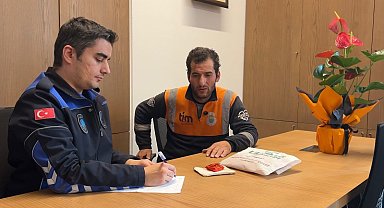 Temizlik personelinden örnek davranış