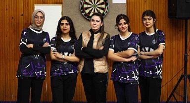 Tercan Anadolu Lisesi kız dart takımı bölge birincisi