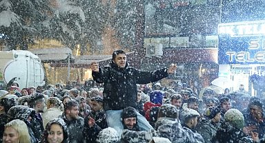 Terme'de kar şenliği, renkli görüntülere sahne oldu