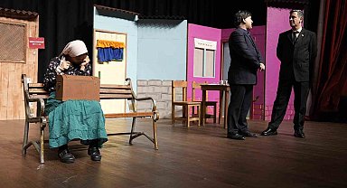 Tiyatroseverler Sandık'ta buluştu