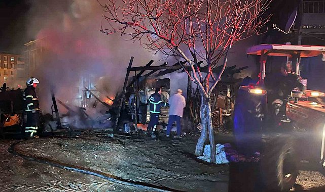 Tokat'ta geceyi aydınlatan yangın korkuttu