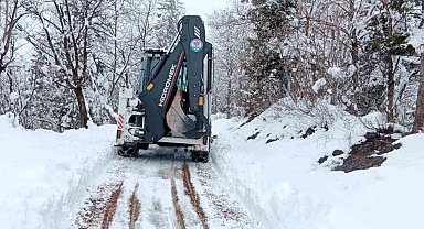 Trabzon'da kar nedeniyle kapalı mahalle yolu kalmadı