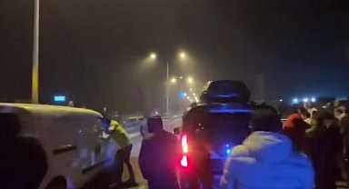 Trafiğe açık yolda yarış yaptılar