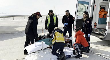 Trafik kazasında ağır yaralanan vatandaş uçak ambulansla Ankara'ya sevk edildi
