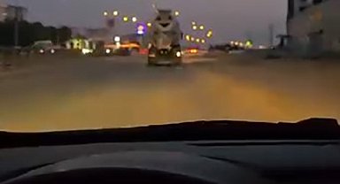 Trafikte dehşet görüntü: Beton mikseri otomobile çarpıp kaçtı
