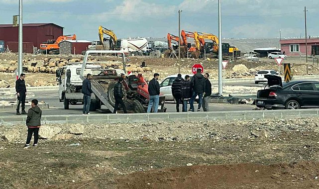 Traktör ile minibüs çarpıştı: 1 yaralı