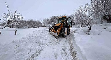 Tunceli'de, kardan kapanan yolların büyük bölümü açıldı