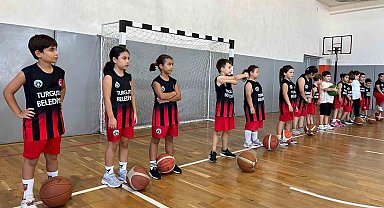 Turgutlu Belediyesi basketbol kurs kayıtları devam ediyor