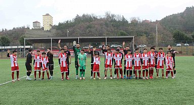 Türkeli BES, U-14 şampiyonluk kupasını kaldırdı