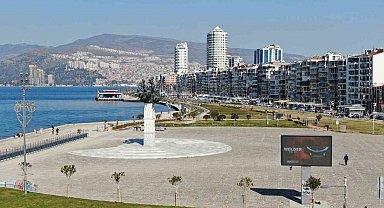 Türkiye genelinde kar, İzmir'de güneş etkili oldu