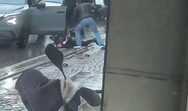 Ümraniye'de park yeri kavgası: 3 kişi sürücüye saldırdı