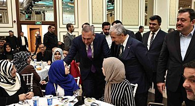 Umre'den dönen öğrenciler ve aileleri protokol ile yemekte buluştu