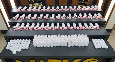 Uşak'ta otomobil içerisinde çok sayıda uyuşturucu ele geçirildi