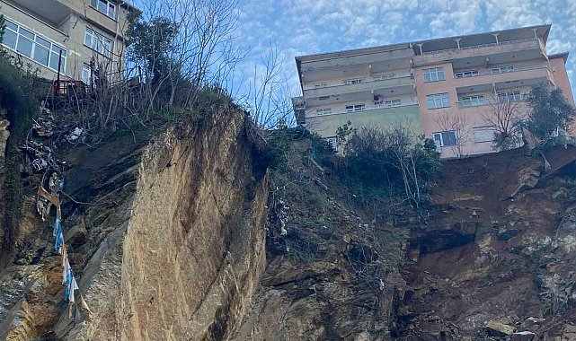 Üsküdar'da toprak kayması: 2 bina boşaltıldı