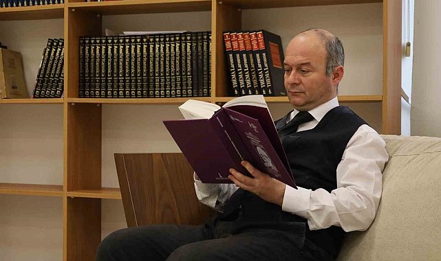 Usta sanatçı bu kitapla Türk Müziği'ne ışık, yeni nesle ilham oldu