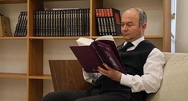 Usta sanatçı bu kitapla Türk Müziği'ne ışık, yeni nesle ilham oldu