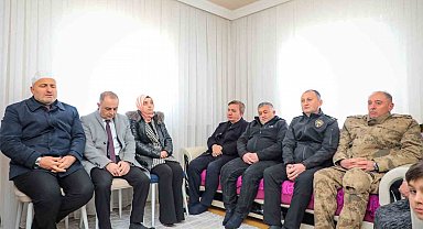 Vali Aydoğdu şehit ailesini ziyaret etti