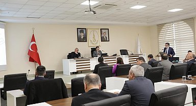 Vali Işın, "Hayvanları hapsetmeyelim, doğal yaşam alanları için projeler geliştirelim"