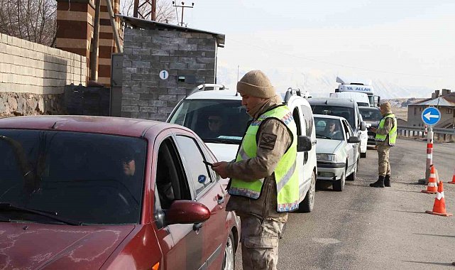 Van'da kesinleşmiş cezası olan 3 kişi yakalandı