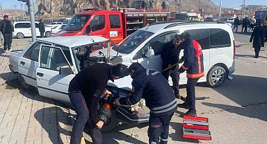 Van'da trafik kazası: 3 yaralı