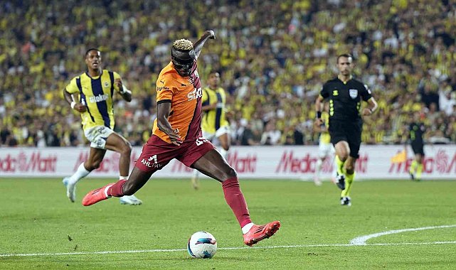 Victor Osimhen'den derbilerde skora katkı