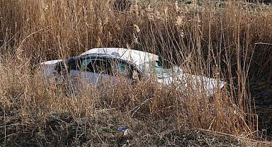 Virajı alamayan otomobil tarlaya uçtu: 1 yaralı