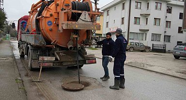 Yağış öncesi mazgallar temizleniyor