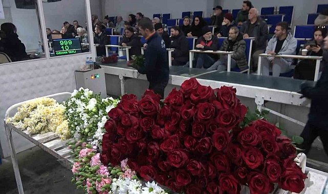 Yalova'da çiçek mezatlarında Sevgililer Günü hareketliliği