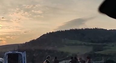 Yalova'da takla atan pikaptaki 2 kişi yaralandı