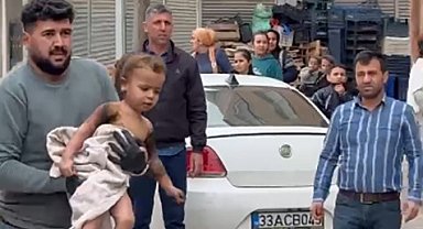 Yangında evde mahsur kalan çocuklar pencere demiri sökülerek kurtarıldı