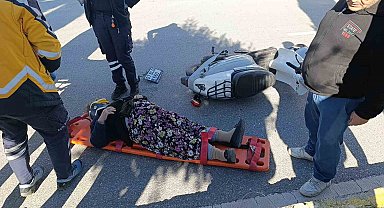 Yaya geçidinden karşıya geçen motosiklete kamyonet çarptı: 2 yaralı