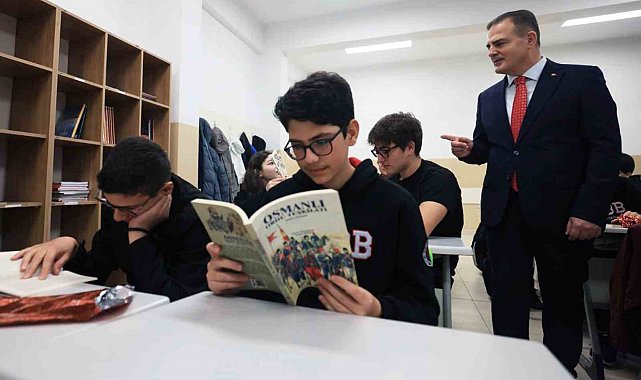 Yeni dönemin ilk dersini Vali Akbıyık verdi