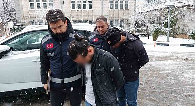 Yer altına döşenen kabloları çalan 2 kişi yakalandı