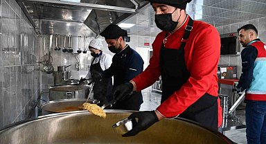 Yetim, öksüz ve bakıma muhtaç ailelere 8 yıldır 3 öğün yemek veriliyor