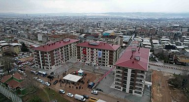 Yıldırım'ın bir yanında temel atma diğer yanında anahtar teslimi