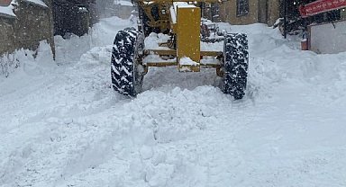 Yoğun kar yağışı Domaniç'te 13 köyü etkiledi, çalışmalar sürüyor