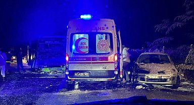 Yolcularla dolu özel halk otobüsü ile kar küreme aracı çarpıştı