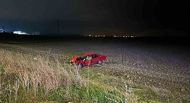 Yoldan çıkan otomobil tarlaya uçtu: 2 yaralı