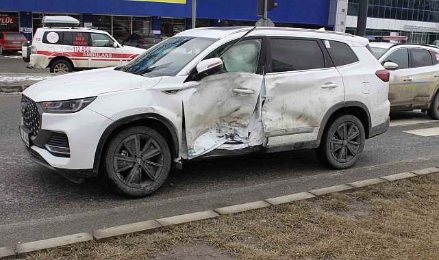 Yozgat'ta ambulans ile otomobil çarpıştı: 2 yaralı