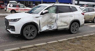 Yozgat'ta ambulans ile otomobil çarpıştı: 2 yaralı