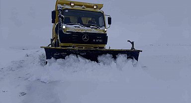 Yozgat'ta İl Özel İdare ekipleri kar temizleme çalışmalarına aralıksız devam ediyor