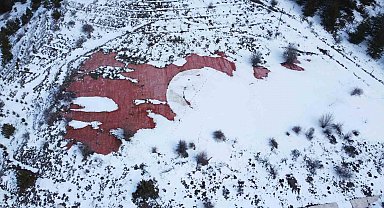 Yozgat'ta kar altındaki dev Türk Bayrağı havadan görüntülendi