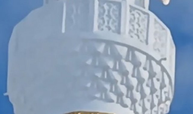 Yozgat'ta minareye çıkan tilki hayrete düşürdü