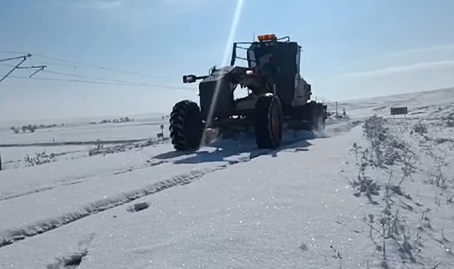 Yozgat'ta Özel İdare ekiplerinin karla mücadelesi sürüyor